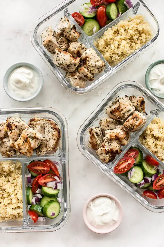 This easy Greek grilled chicken meal prep bowl recipe makes healthy lunches for the week! Quinoa, vegetables, and plenty of garlic make these bowls really tasty.