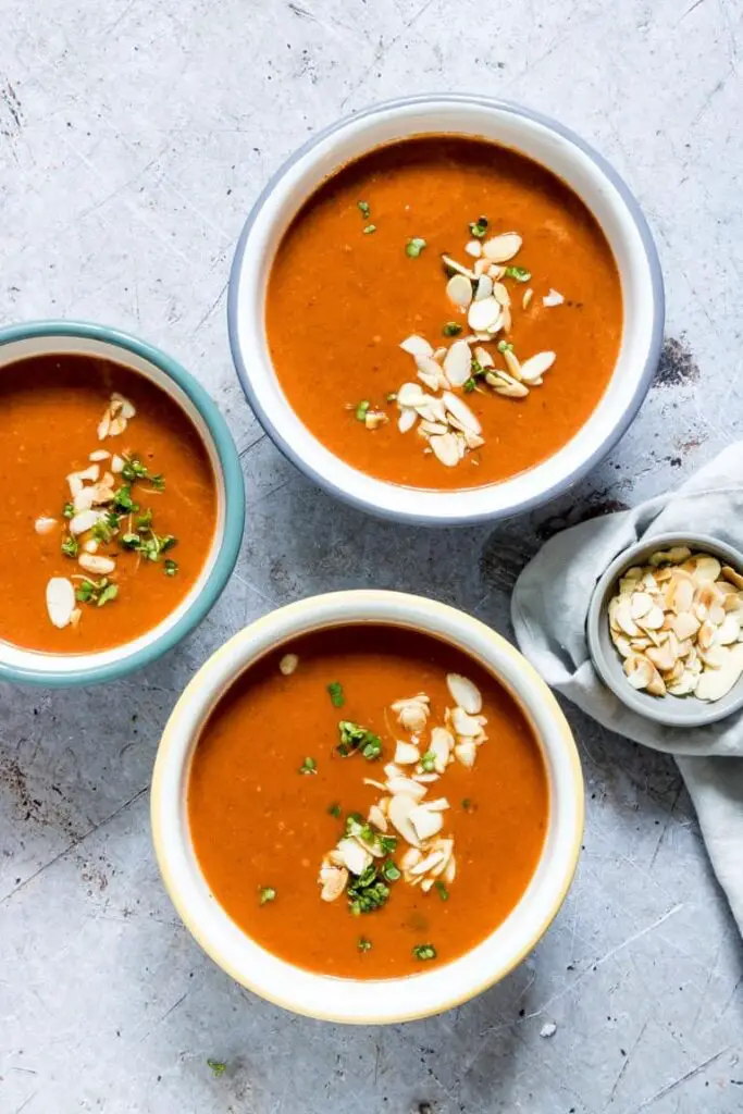 Instant pot tomato soup recipe that can be made quickly. It is the best lunch prep meal you can make quickly! #lunchmeal #instantmeal