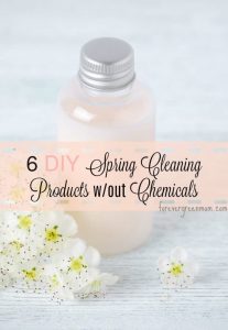 Here are a few spring cleaning products you can DIY yourself. These spring cleaning hacks will help you have a much cleaner home #springcleaning