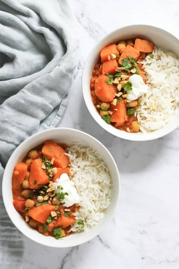 Sweet Potato, Lentil and Chickpea Curry. Make this meal for lunch and reheat it every day as you need! #lunch #quicklunch