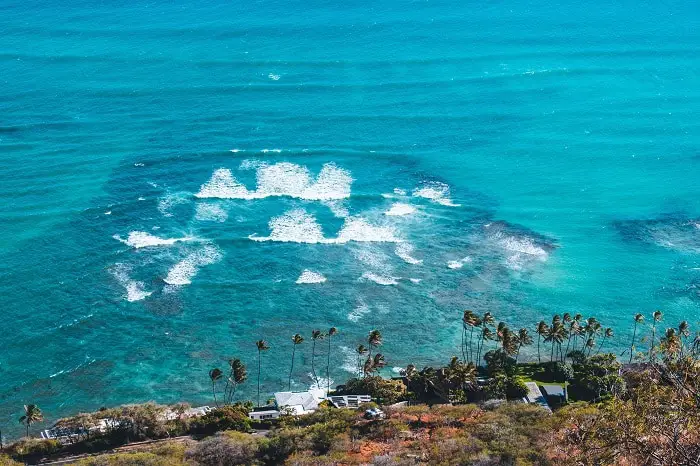 Diamond Head in Hawaii. Are you thinking of visiting Oahu, in Hawaii? Here are the best places to visit to Oahu, Hawaii! #hawaii #destinationlocation