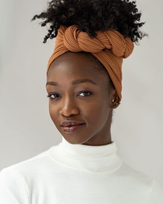 Here are 13 Ways to Wear a Head Wrap Looking for a how-to video tutorial of how to wear a head wrap? 13 of my favourite ways to style a headwrap as a protective style. #headwrap #headwraps #blackbloggers! Here are 13 Scarf Wrap Hairstyles You Need to Try |