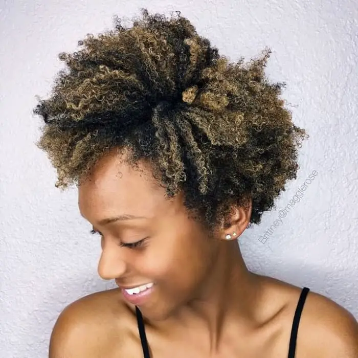 Check out this layered highlight natural hairstyle based for short hair #naturalhair