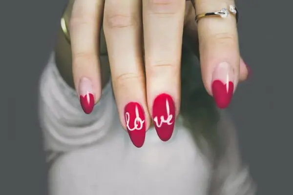 Simple Heart Nail Designs For Valentine’s Day! Trendy Valentine's Day Nails For 2021. Valentine's Day is such a fun, extra holiday that can be done in a really classy way. I love decorating my home, baking, finding a gorgeous outfit, and even doing my nails for the holiday.