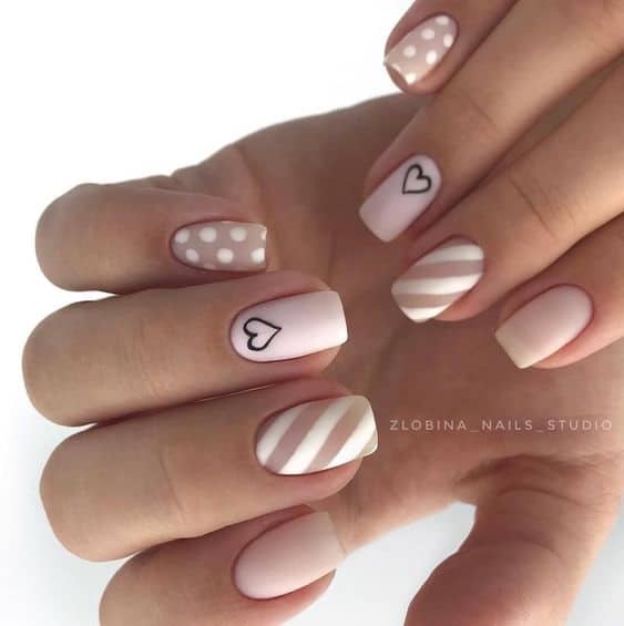 Trendy nail art for Valentine day. Browse these beautiful Valentines nails and Valentines day nails #valentinesnails #valentinesdaynails