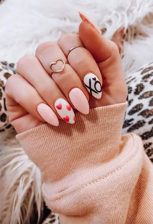 Valentines Day nails Valentines Day nail designs art ideas. Do you already have an idea for your Valentine’s Day nails for the new decade? We’ve selected all kinds of Valentine’s Day nail designs that range from simple to complex!